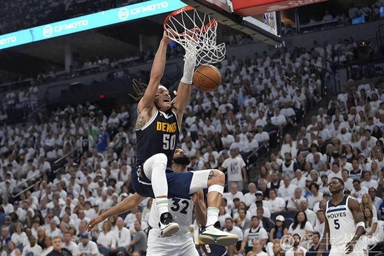 默里助攻篮下 戈登飞身双手暴扣 默里助攻篮下 戈登飞身双手暴扣