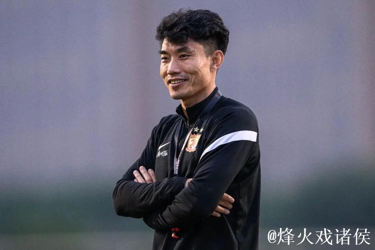 郑智接掌青岛西海岸足球俱乐部一线队主教练一职 郑智接掌青岛西海岸足球俱乐部一线队主教练一职